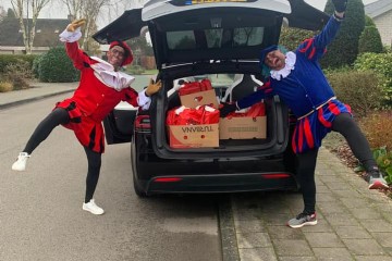 Pieten helpen Sinterklaas en de Speelgoedbank